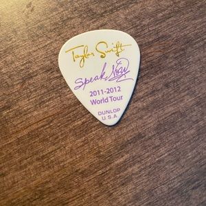 Taylor Swift guitar 🎸 pic